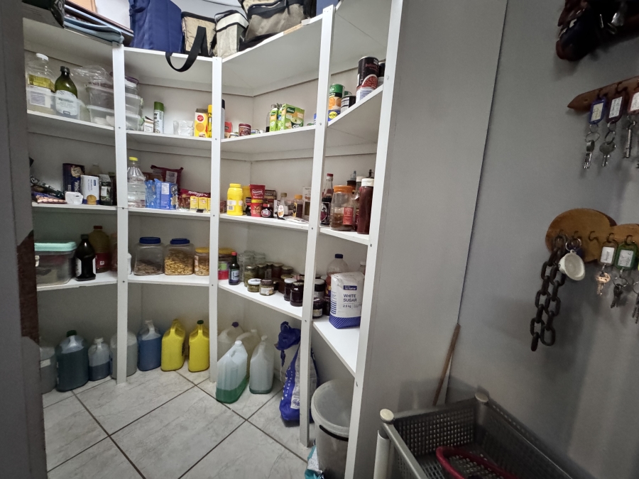 8 Bedroom Property for Sale in Meiringspark North West